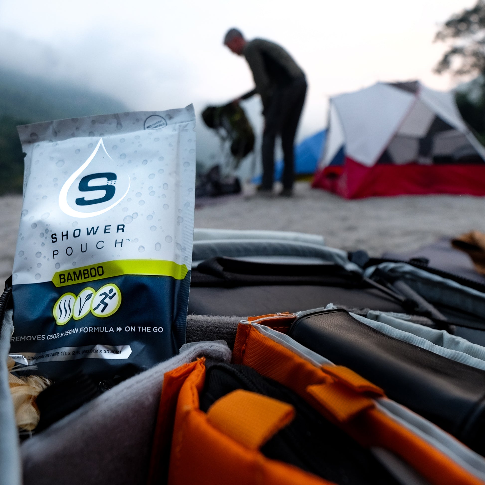 Kit de muestra de aventuras: 4 bolsas de ducha, 1 desinfectante para manos (60 %) y 1 bomba de baño