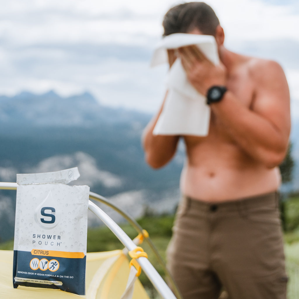 Kit de muestra de aventuras: 4 bolsas de ducha, 1 desinfectante para manos (60 %) y 1 bomba de baño