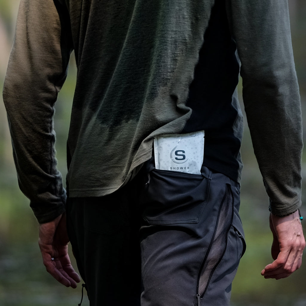 Kit de muestra de aventuras: 4 bolsas de ducha, 1 desinfectante para manos (60 %) y 1 bomba de baño