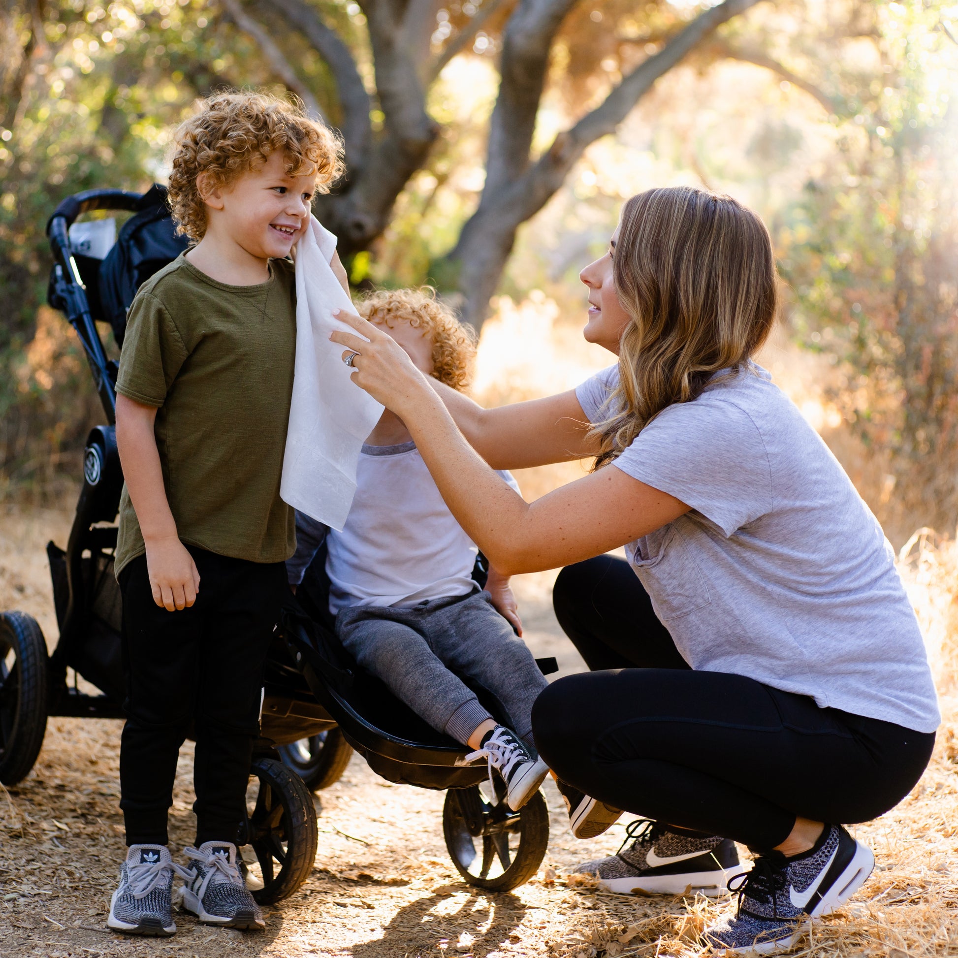 Kit de muestra de aventuras: 4 bolsas de ducha, 1 desinfectante para manos (60 %) y 1 bomba de baño