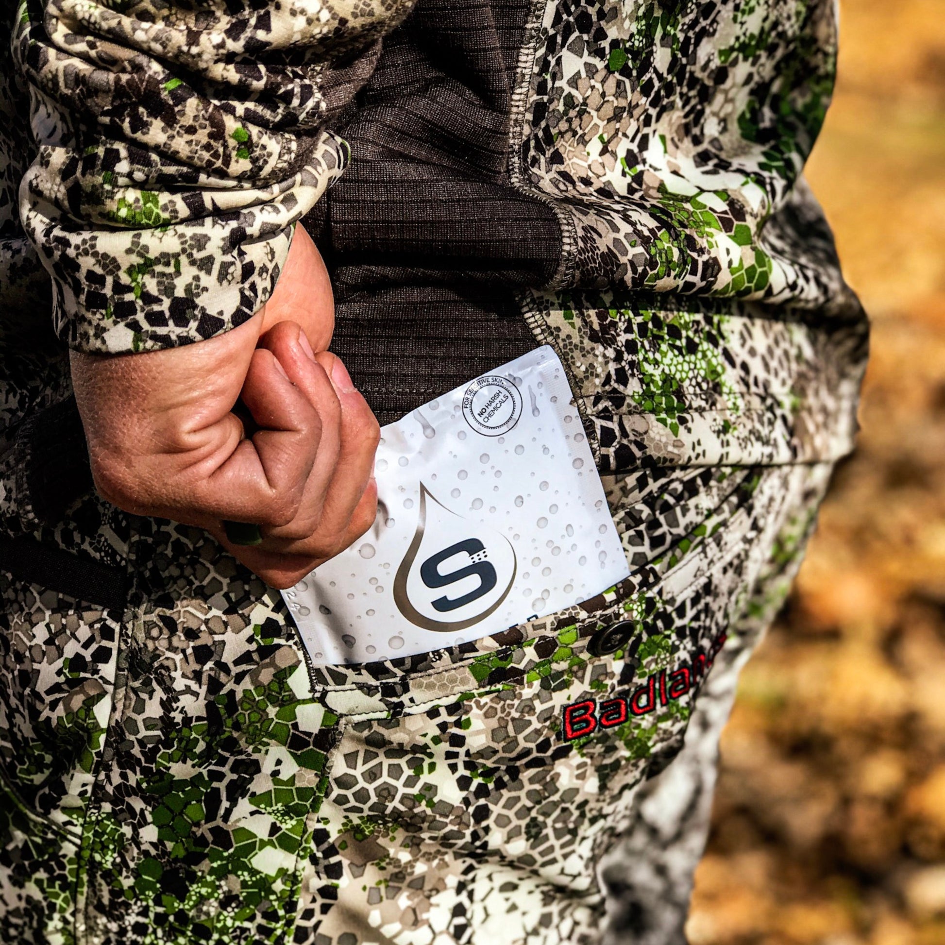 Kit de muestra de aventuras: 4 bolsas de ducha, 1 desinfectante para manos (60 %) y 1 bomba de baño